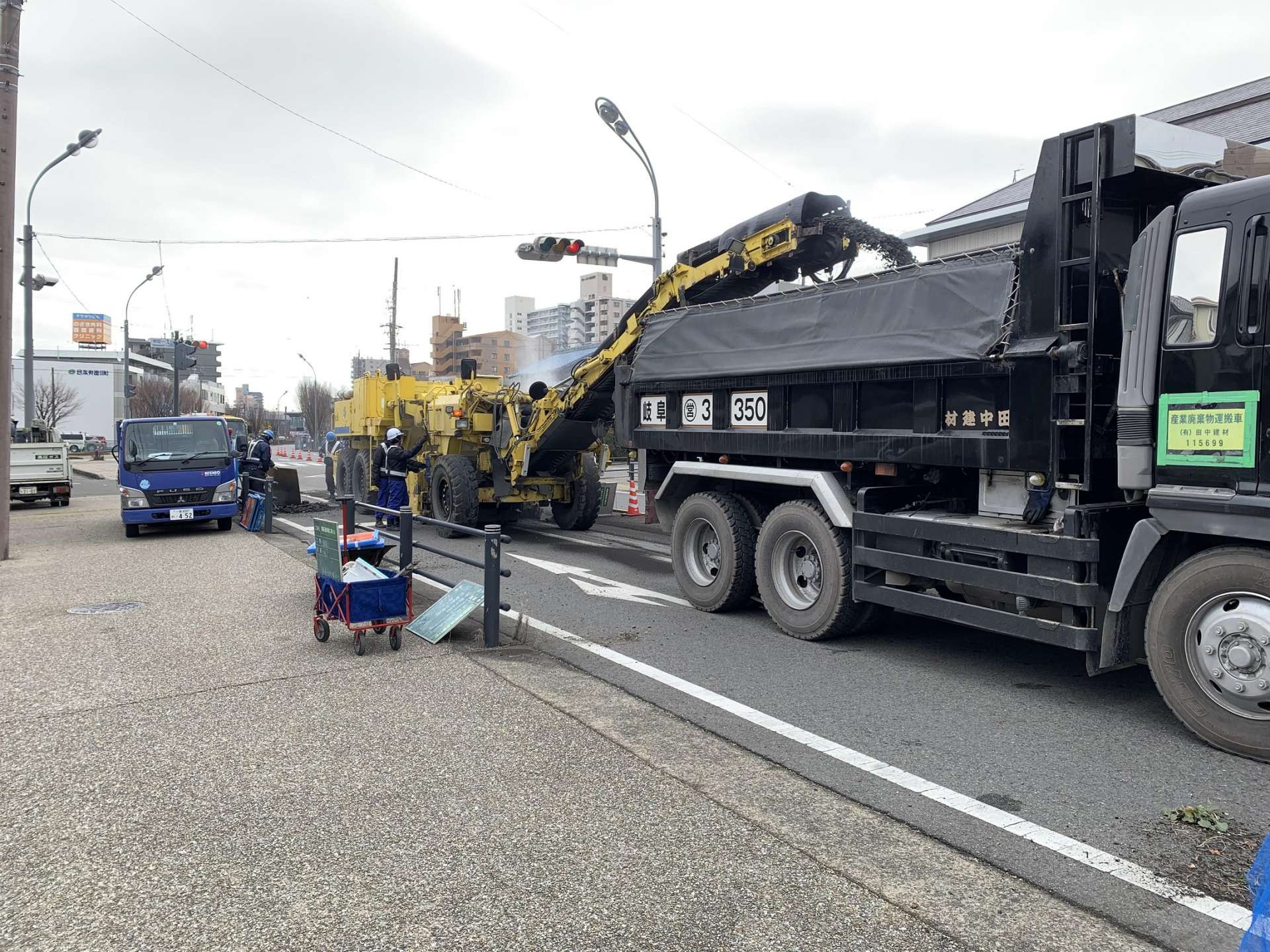 店舗前の舗装工事開始のお知らせ
